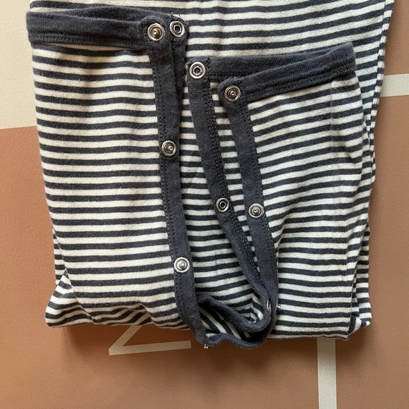 Burt’s Bees Snap grey and cream striped pajamas. - Picture 2 of 4